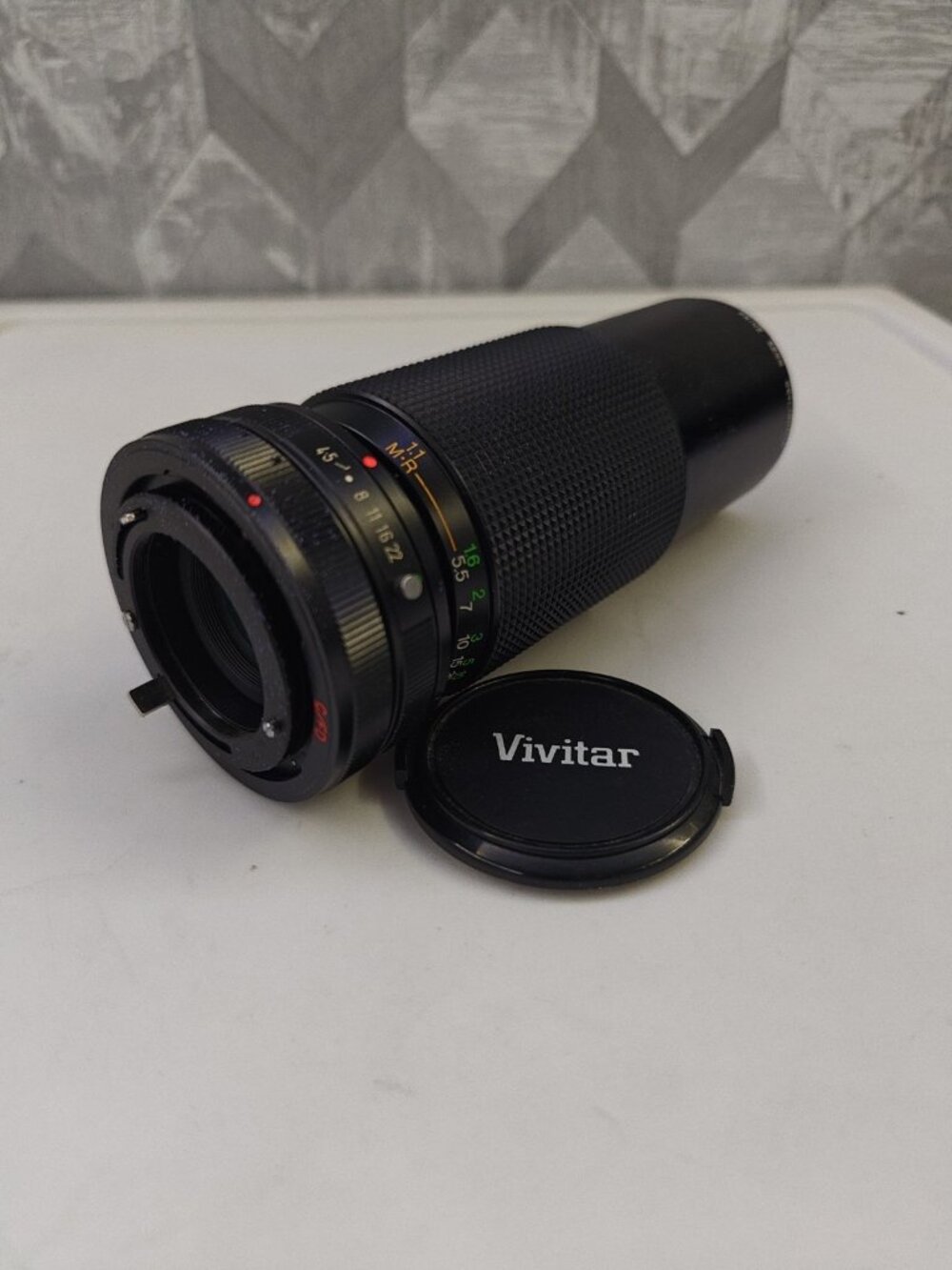 Vintage Vivitar  75 - 300mm  f4.5 - 5.6 MC  Macro Focusing  Zoom Lens With Hood